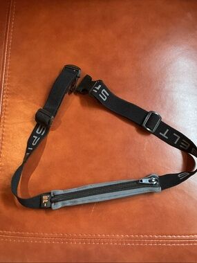 Spibelt running belt expandable pocket Black & Gray LightweightPack wZipper